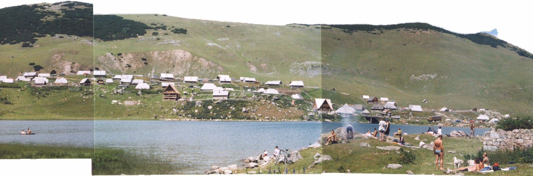 Desni dio fotografija jezera